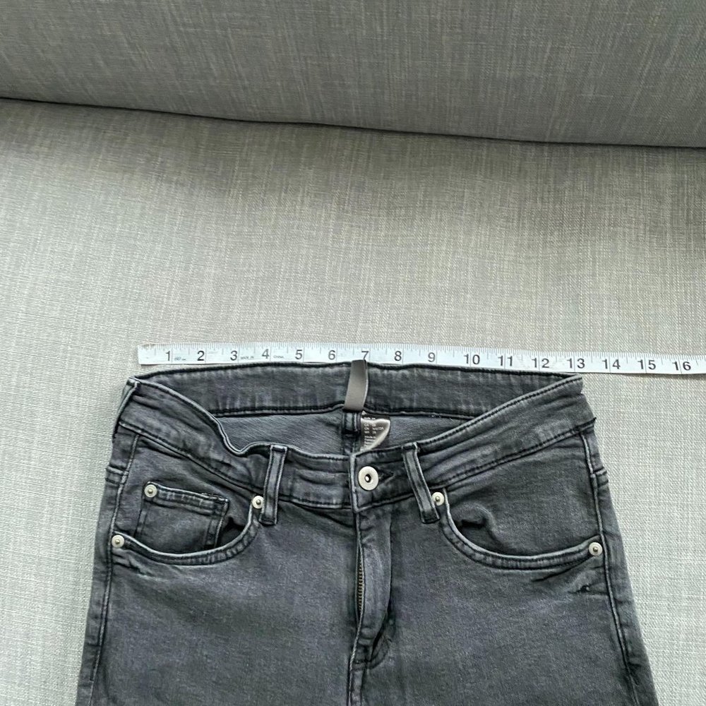 H&M Divided Gray Distressed Busted Knee Jeans 28 - Picture 7 of 9